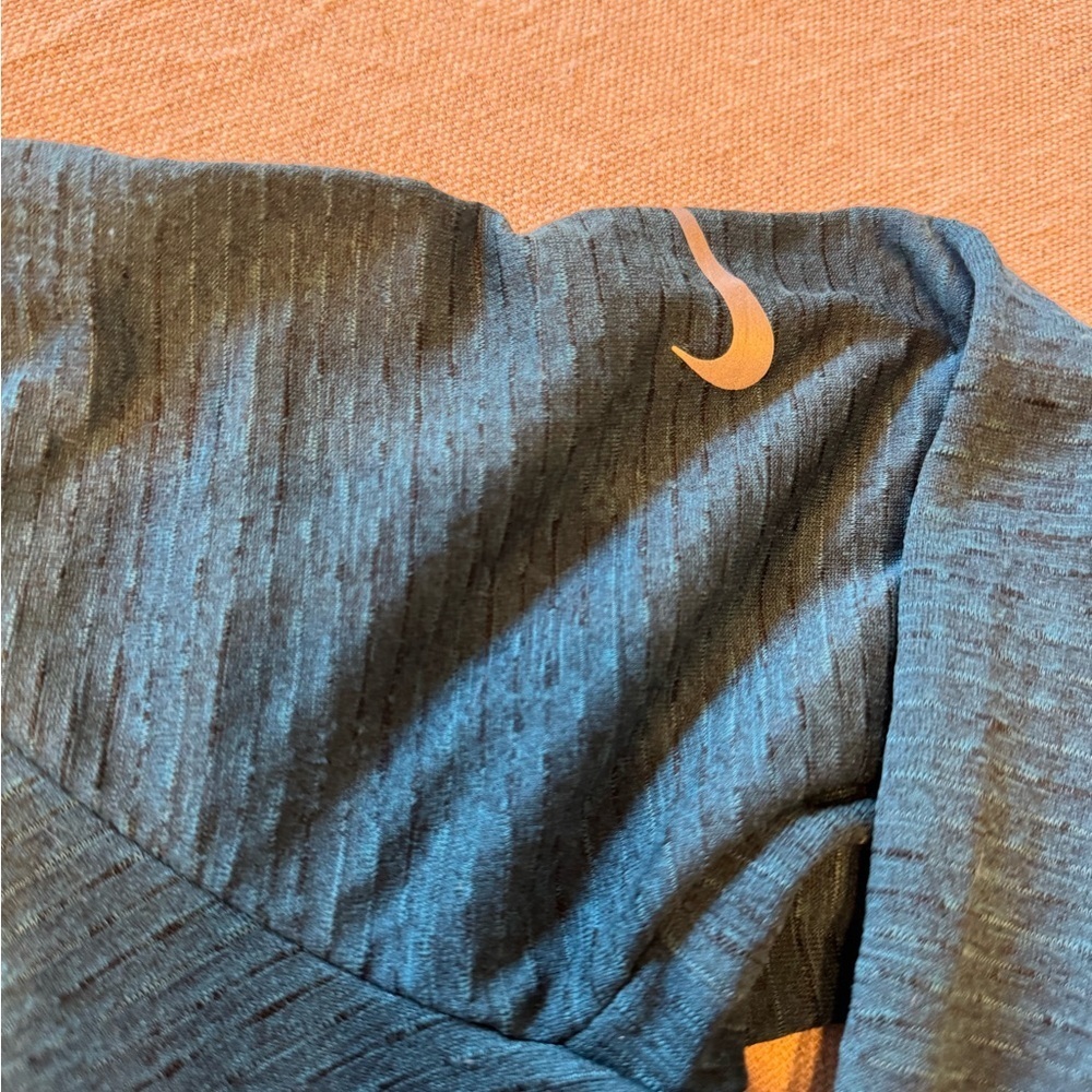 Women’s Nike Thermal Running Top - Picture 3 of 10